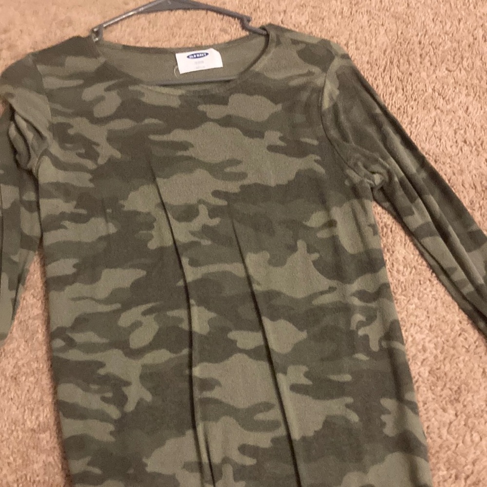 camo long sleeve sweater. size XL (14-16)